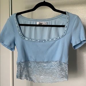 Tiger mist lace trim crop top